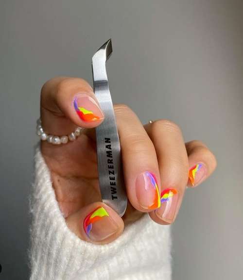 Bright nail design 2021: trendy new manicure