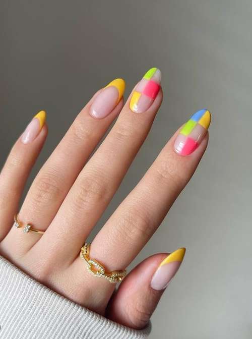 Bright nails photo