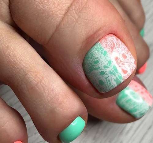 Green pedicure 2021-2022: photo, trendy design