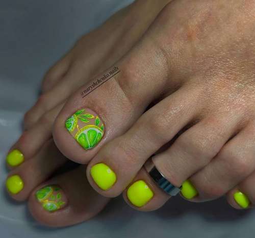 Green pedicure 2021-2022: photo, trendy design