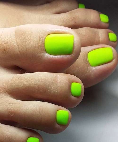 Green pedicure 2021-2022: photo, trendy design