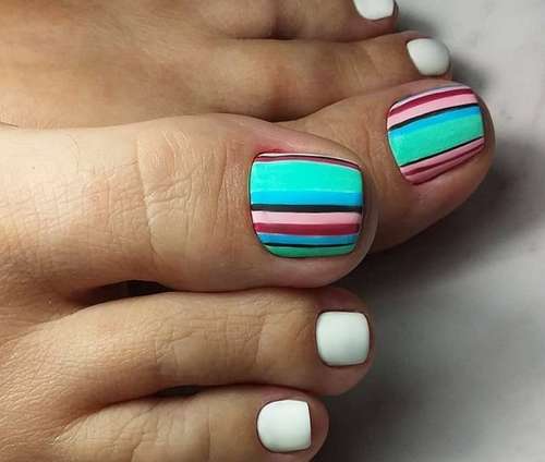 Green pedicure 2021-2022: photo, trendy design