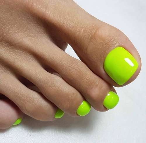 Green pedicure 2021-2022: photo, trendy design