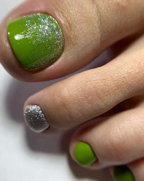 Glitter green pedicure