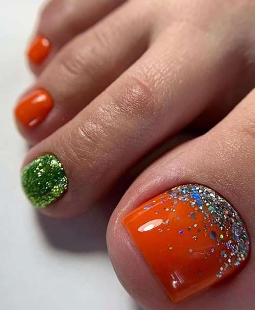 Green pedicure 2021-2022: photo, trendy design