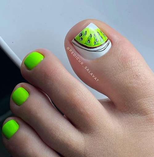 Green pedicure 2021-2022: photo, trendy design