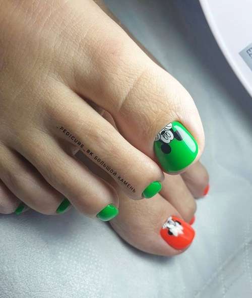 Green pedicure 2021-2022: photo, trendy design