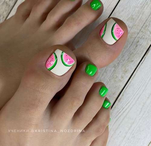 Green pedicure 2021-2022: photo, trendy design