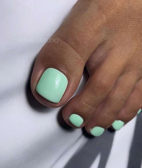 Green pedicure 2021-2022: photo, trendy design