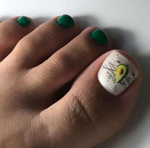 Green pedicure 2021-2022: photo, trendy design