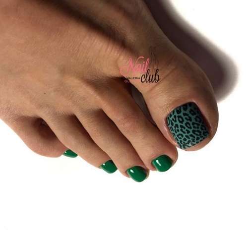 Green pedicure 2021-2022: photo, trendy design