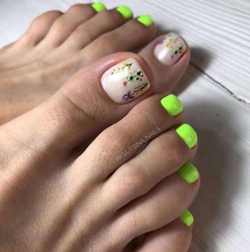 Green pedicure 2021-2022: photo, trendy design