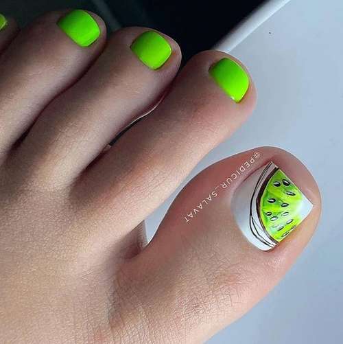 Green pedicure 2021-2022: photo, trendy design