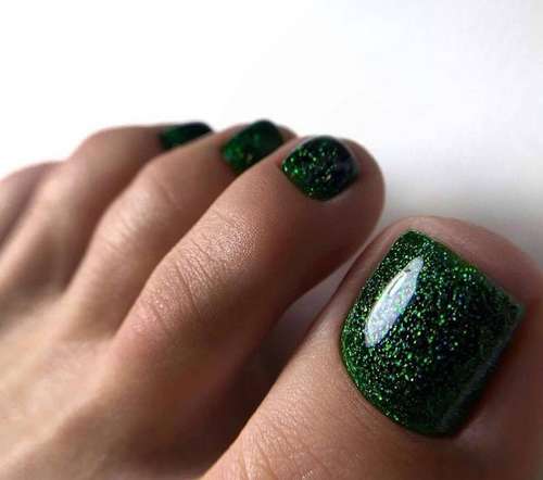 Dark green pedicure