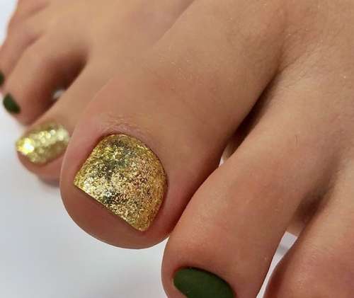 Green pedicure 2021-2022: photo, trendy design