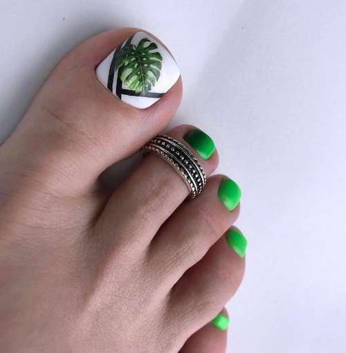 Green pedicure 2021-2022: photo, trendy design