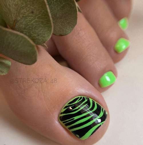 Green pedicure 2021-2022: photo, trendy design