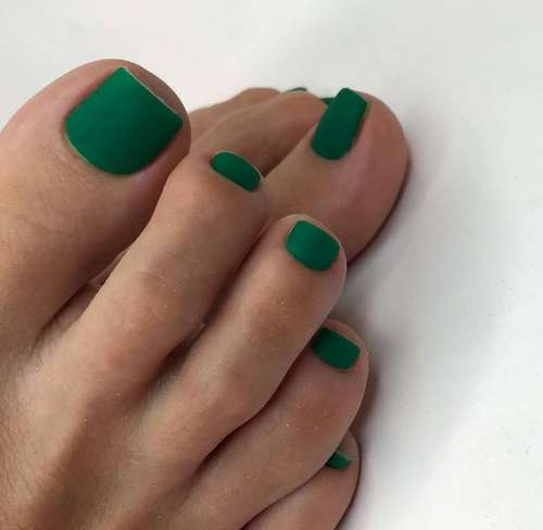 Dark green pedicure