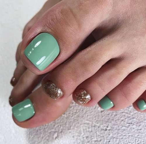 Green pedicure 2021-2022: photo, trendy design