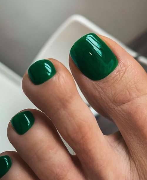 Green pedicure 2021-2022: photo, trendy design