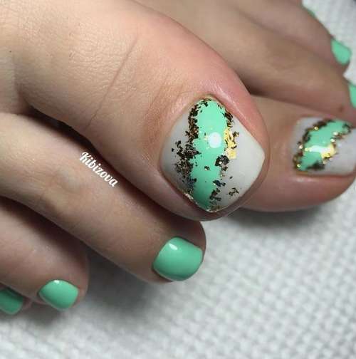 Green pedicure 2021-2022: photo, trendy design