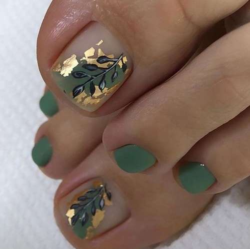 Green pedicure 2021-2022: photo, trendy design