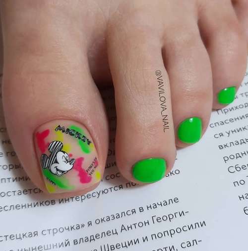 Green pedicure 2021-2022: photo, trendy design