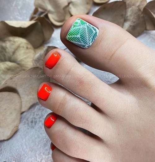 Green pedicure 2021-2022: photo, trendy design