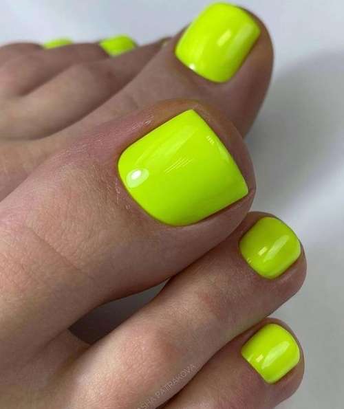 Green pedicure 2021-2022: photo, trendy design