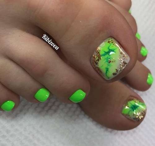 Green pedicure 2021-2022: photo, trendy design