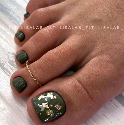 Dark green with foil pedicure