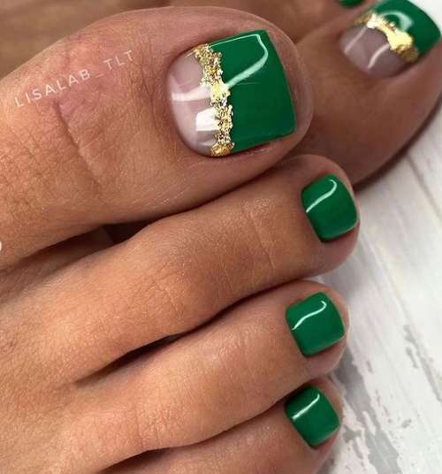 Green pedicure 2021-2022: photo, trendy design