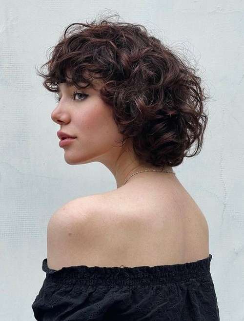 Trendy short haircuts 2021-2022: photos, trends