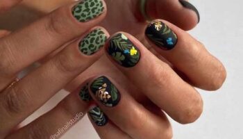 Manicure with leaves photo