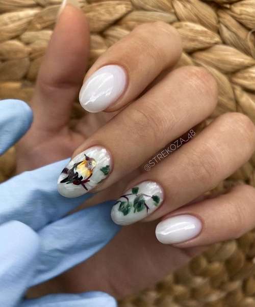 Manicure with leaves: design 2021-2022, new items in the photo