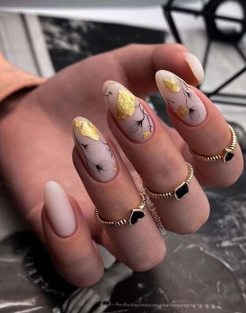 Manicure with leaves: design 2021-2022, new items in the photo