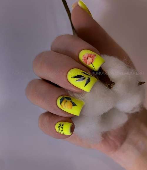 Manicure with leaves: design 2021-2022, new items in the photo