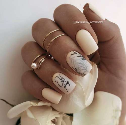 Manicure with leaves: design 2021-2022, new items in the photo