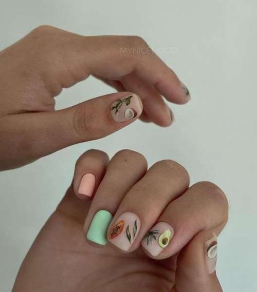 Manicure with leaves: design 2021-2022, new items in the photo