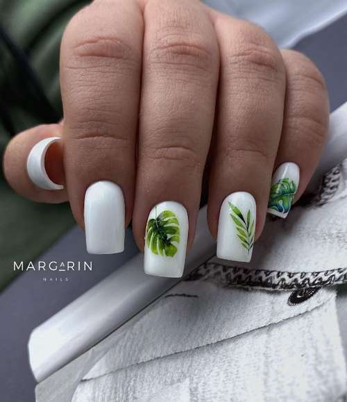 Manicure with leaves: design 2021-2022, new items in the photo