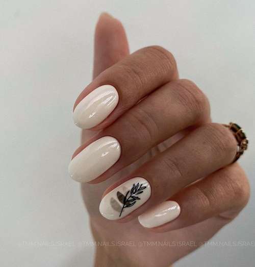 Manicure with leaves: design 2021-2022, new items in the photo