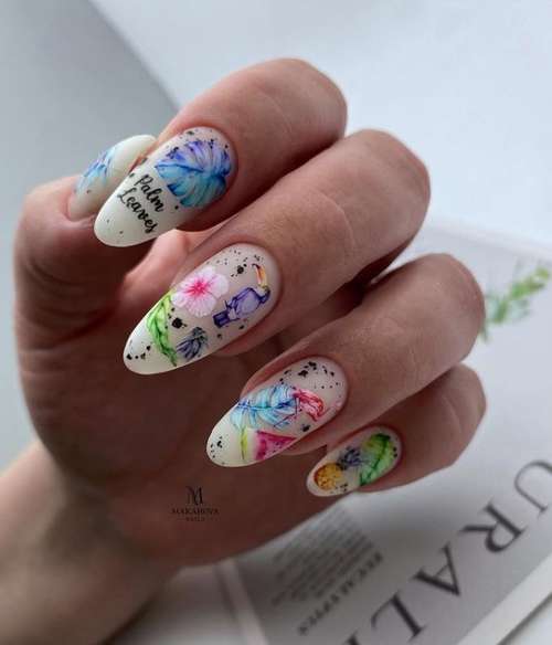 Manicure with leaves: design 2021-2022, new items in the photo