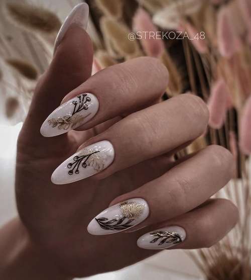 Manicure with leaves: design 2021-2022, new items in the photo