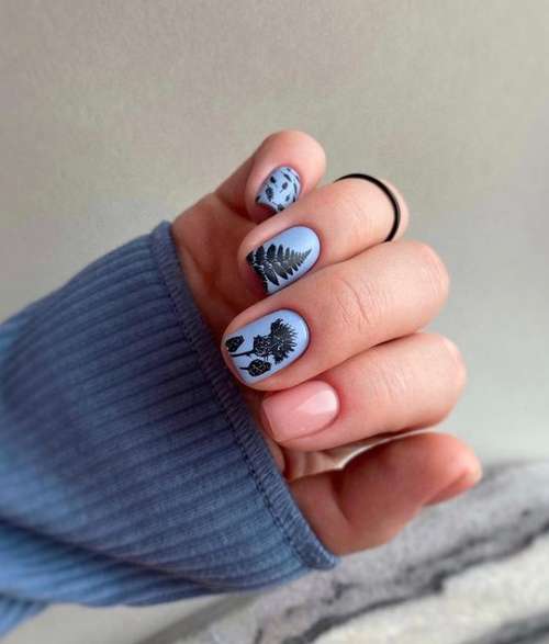 Manicure with leaves: design 2021-2022, new items in the photo