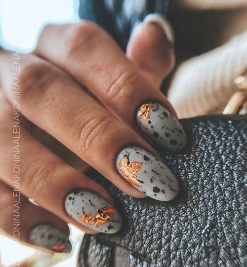 Manicure quail print gold