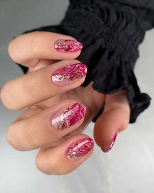 Manicure with gold 2021-2022: trendy design novelties