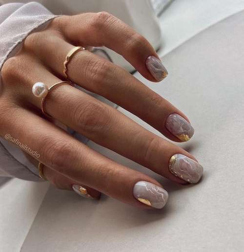 Manicure with gold 2021-2022: trendy design novelties