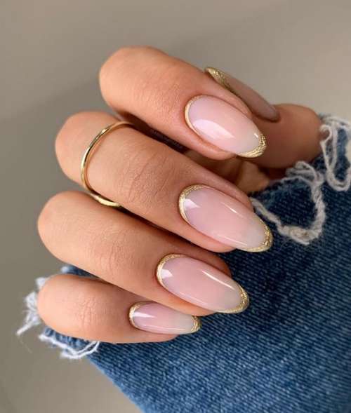 Manicure with gold 2021-2022: trendy design novelties