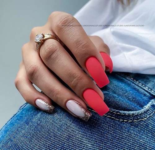 Manicure with gold 2021-2022: trendy design novelties