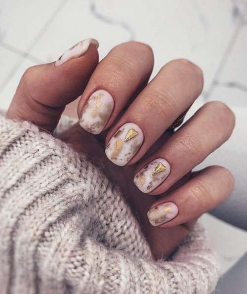 Manicure with gold 2021-2022: trendy design novelties